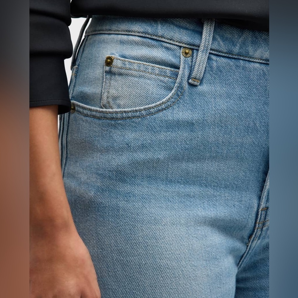 FRAME
High Rise Flare Jeans - Picture 2 of 6